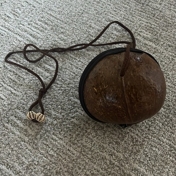 New Hawaiian coconut purse - Picture 2 of 4